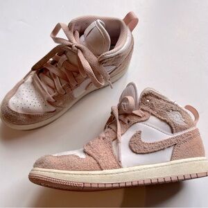 Nike Kids Sneakers in Pink and White